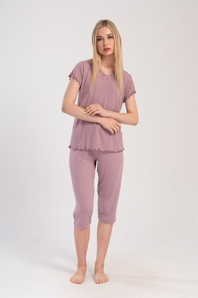COSTUM DE DAMĂ LYC VISCON XXL, CU GULER LĂRGIT, CORDELUȚĂ ȘI PAIETE, MÂNECĂ SCURTĂ, CAPRI - ROZ