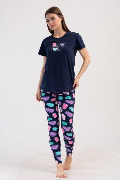 SET PIJAMA DE DAMA DIN LYCRA, CU BLUZĂ CU MÂNECĂ SCURTĂ LA BAZA GÂTULUI ȘI FUSTĂ LUNGĂ CU MANȘETE OVALE - BLEUMARIN