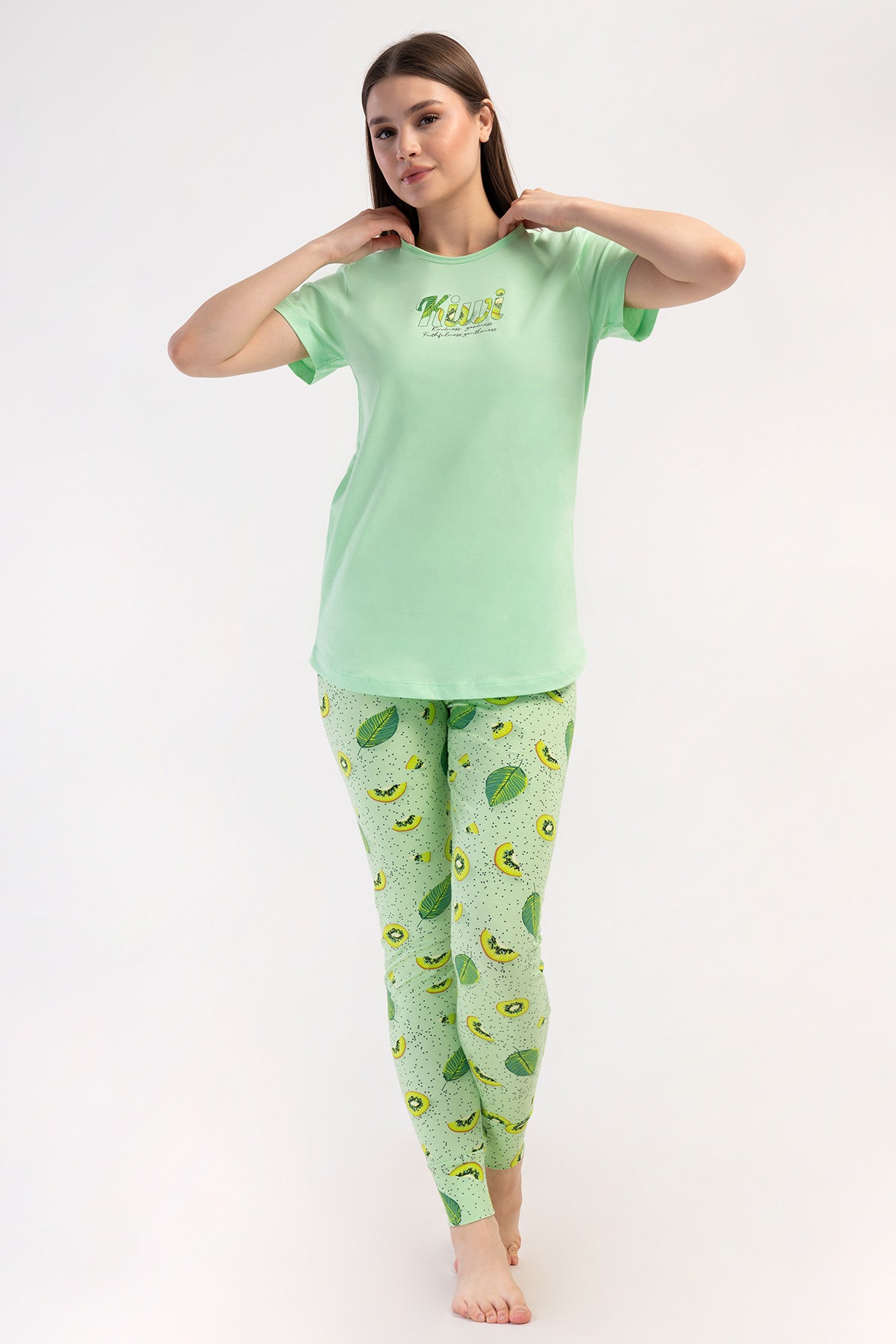 SET PIJAMA DE DAMĂ, BLUZĂ CU MÂNECĂ SCURTĂ LA BAZA GÂTULUI, FUSTĂ LUNGĂ ȘI COLANȚI CU MANȘETE OVALE - VERDE CELADON