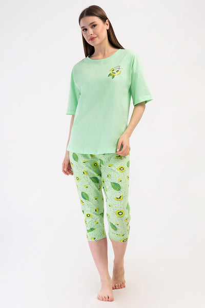 SET CAPRI DE DAMĂ, DECOLTEU ROTUND, UMERI CĂZUȚI, MÂNECĂ SCURTĂ, TIV OVAL ȘI MANȘETE, LYC SUPREM XXL - VERDE CELADON