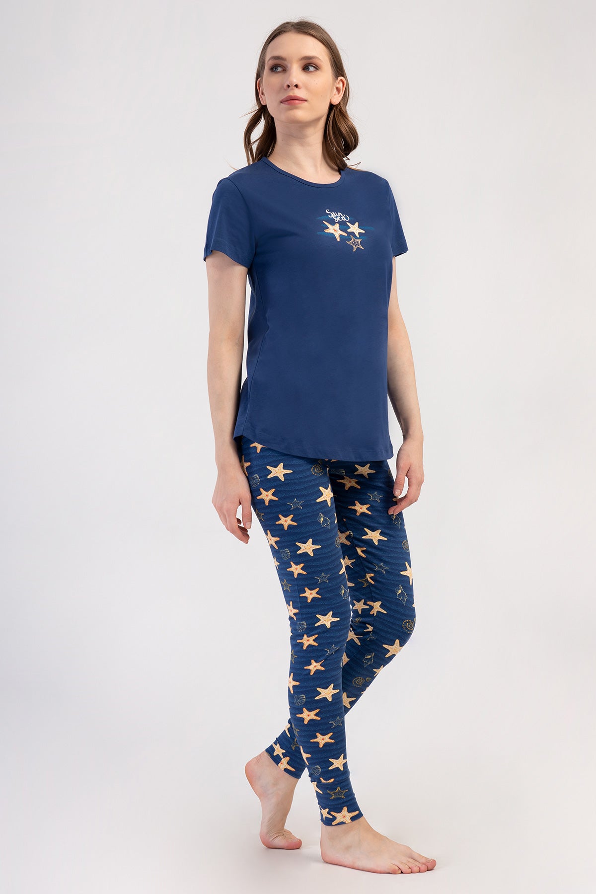 SET PIJAMA DAMĂ CU BLUZĂ CU MÂNECĂ SCURTĂ LA BAZA GÂTULUI ȘI FUSTĂ LUNGĂ CU MANȘETE OVALE – 1193INDIGO