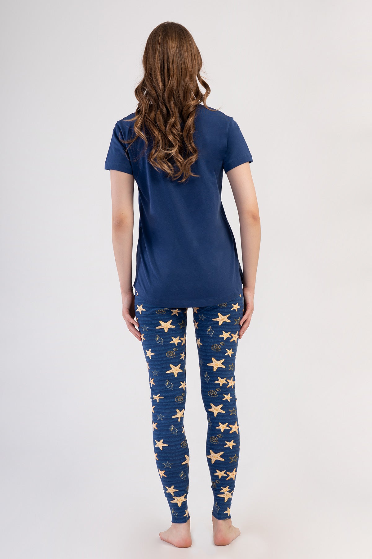 SET PIJAMA DAMĂ CU BLUZĂ CU MÂNECĂ SCURTĂ LA BAZA GÂTULUI ȘI FUSTĂ LUNGĂ CU MANȘETE OVALE – 1193INDIGO