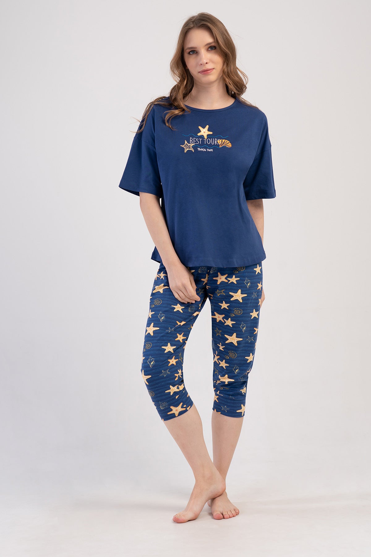 SET CAPRI DE DAMĂ LYC SUPREM XXL, CU GULER ROTUND, UMERI CĂZUȚI, MÂNECĂ SCURTĂ, TIV OVAL ȘI MANȘETE - 1193INDIGO