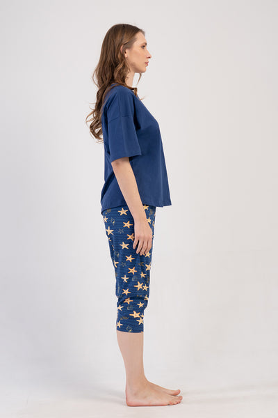 SET CAPRI DE DAMĂ LYC SUPREM XXL, CU GULER ROTUND, UMERI CĂZUȚI, MÂNECĂ SCURTĂ, TIV OVAL ȘI MANȘETE - 1193INDIGO