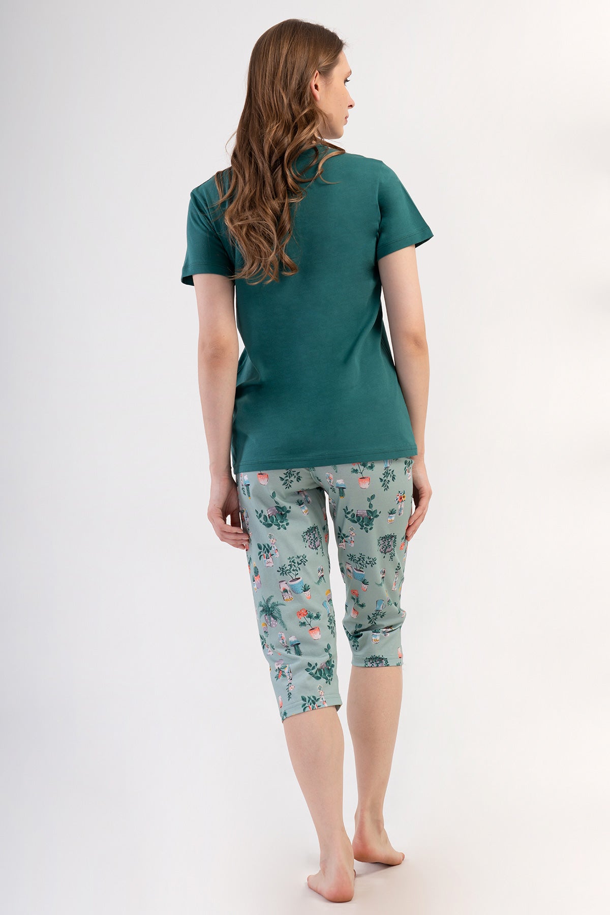 COSTUM DAMĂ P.SUPREM COMPLET, CU MÂNECĂ SCURTĂ, PANTALONI CAPRI, CU NASTURI - VERDE