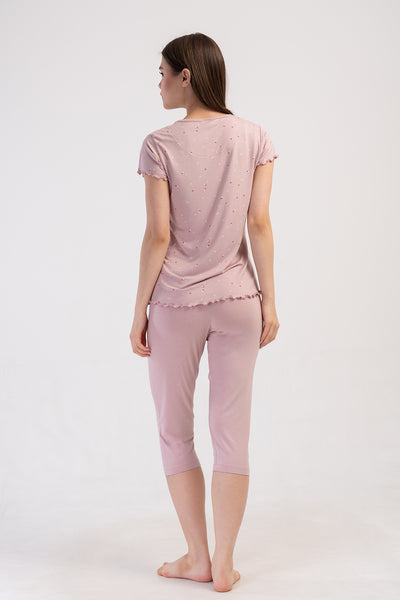 SET CAPRI DE DAMĂ, MĂRIMEA XXL, DIN VISCOZĂ, CU DECOLTEU BĂRCUȚĂ, MÂNECI SCURTE, VOLANE, FUNDIȚĂ ȘI TIV OVAL - ROZ