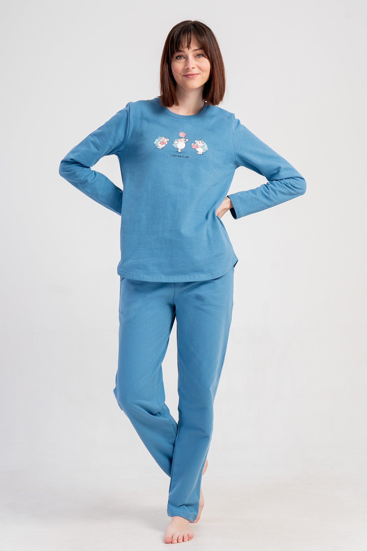 SET PIJAMALE DAMĂ, DOUĂ PIESE, GULER ROTUND, MÂNECĂ LUNGĂ, TIV OVAL ȘI BUZUNARE - ALBASTRU DESCHIS