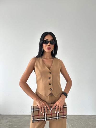 Vestă căptușită cu satin de nurcă