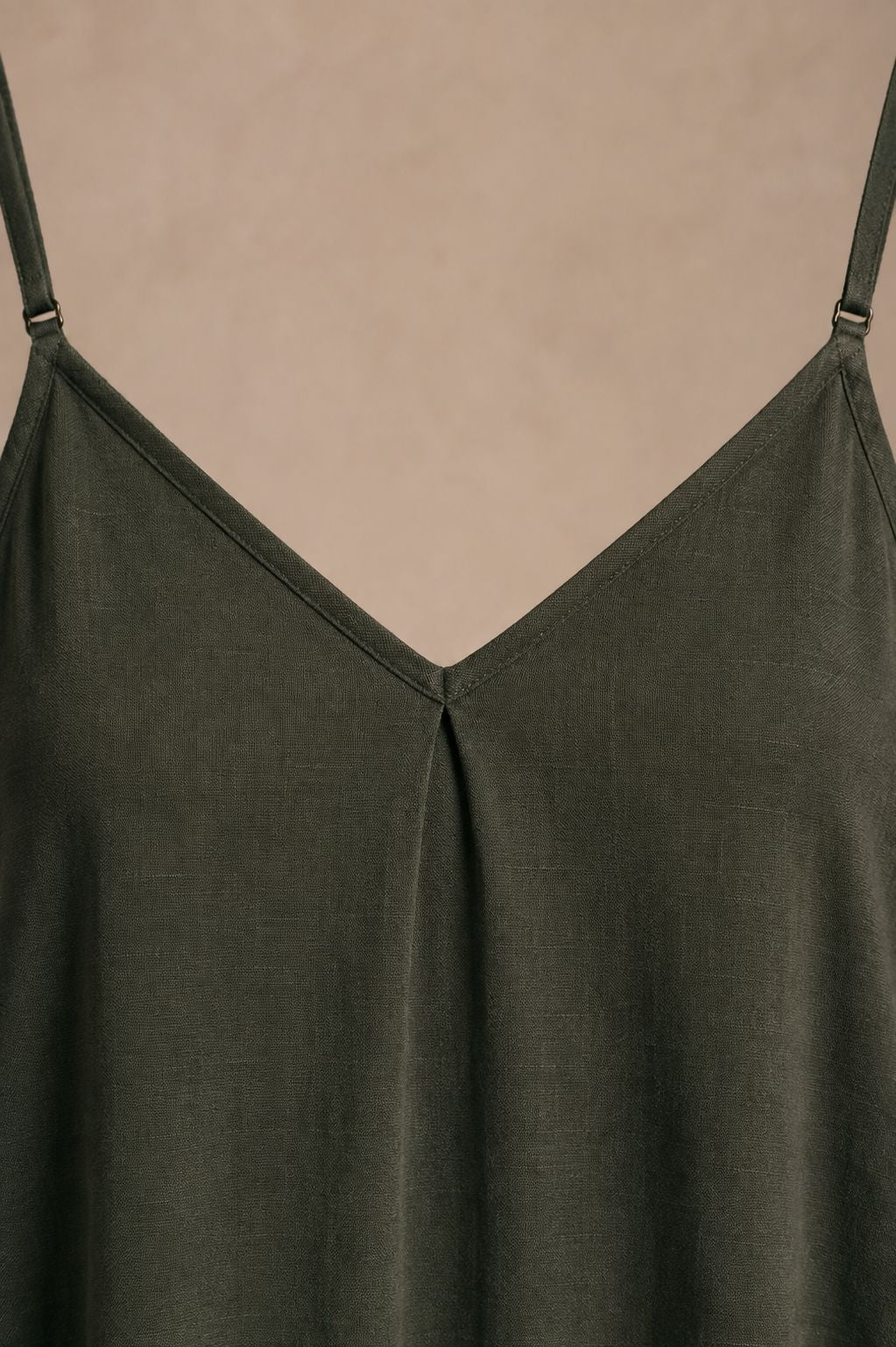 Rochie scurtă cu bretele subțiri HS3109