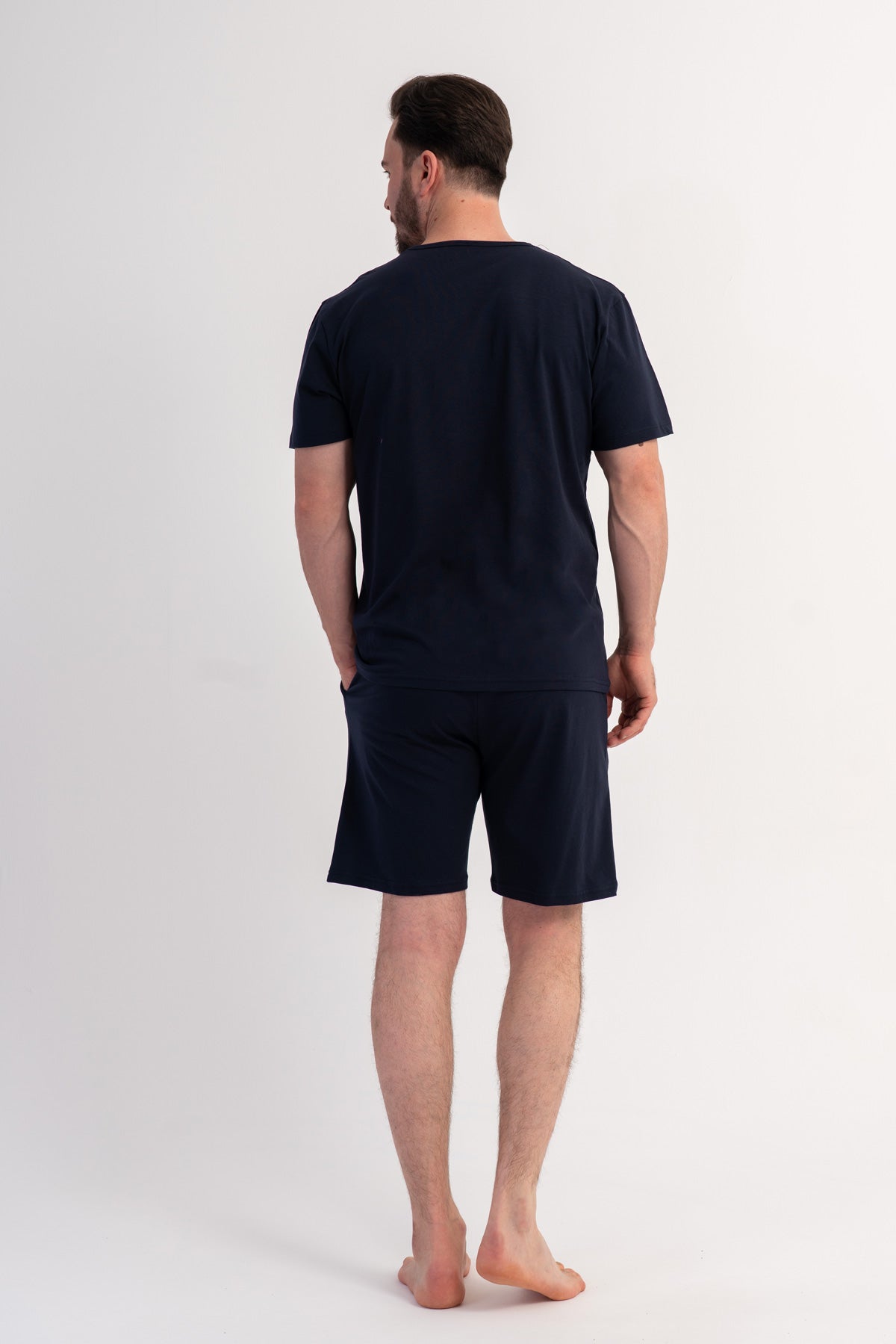 COSTUM BĂRBĂTESC DE PIJAMALE CU BUZUNARE, GÂT ROTUND, MÂNECĂ SCURTĂ, PANTALONI SCURȚI - MARIMEA XXL, SUPRADIMENSIONAT - BLEUMARIN