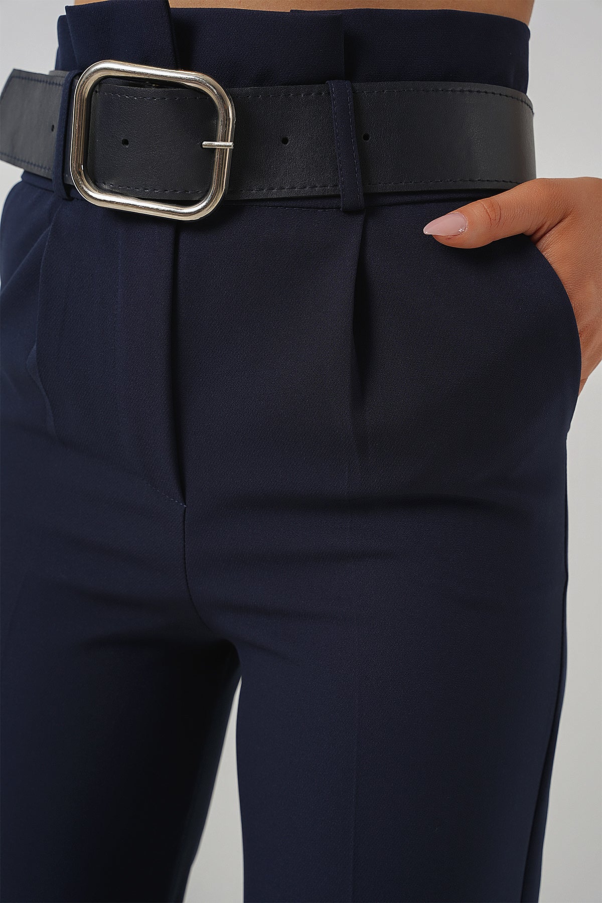 Pantalon Din Țesătură Cu Curea 6556 - Albastru Închis