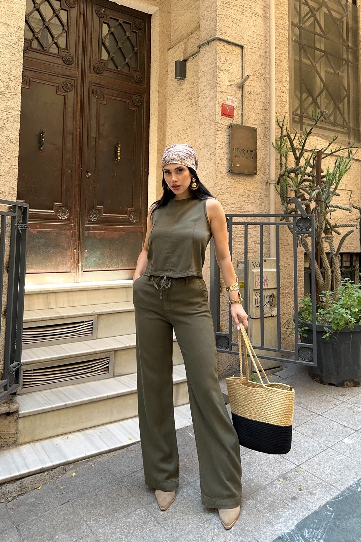 Kolsuz Bluz ve Bağcıklı Relax Pantolon Takım 3214