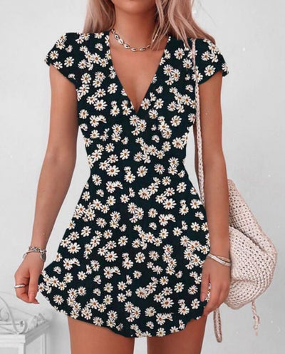 Women's Short Sleeve Wrap V-Neck Daisy Print Crepe Dress, 27279