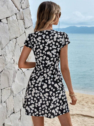 Women's Short Sleeve Wrap V-Neck Daisy Print Crepe Dress, 27279