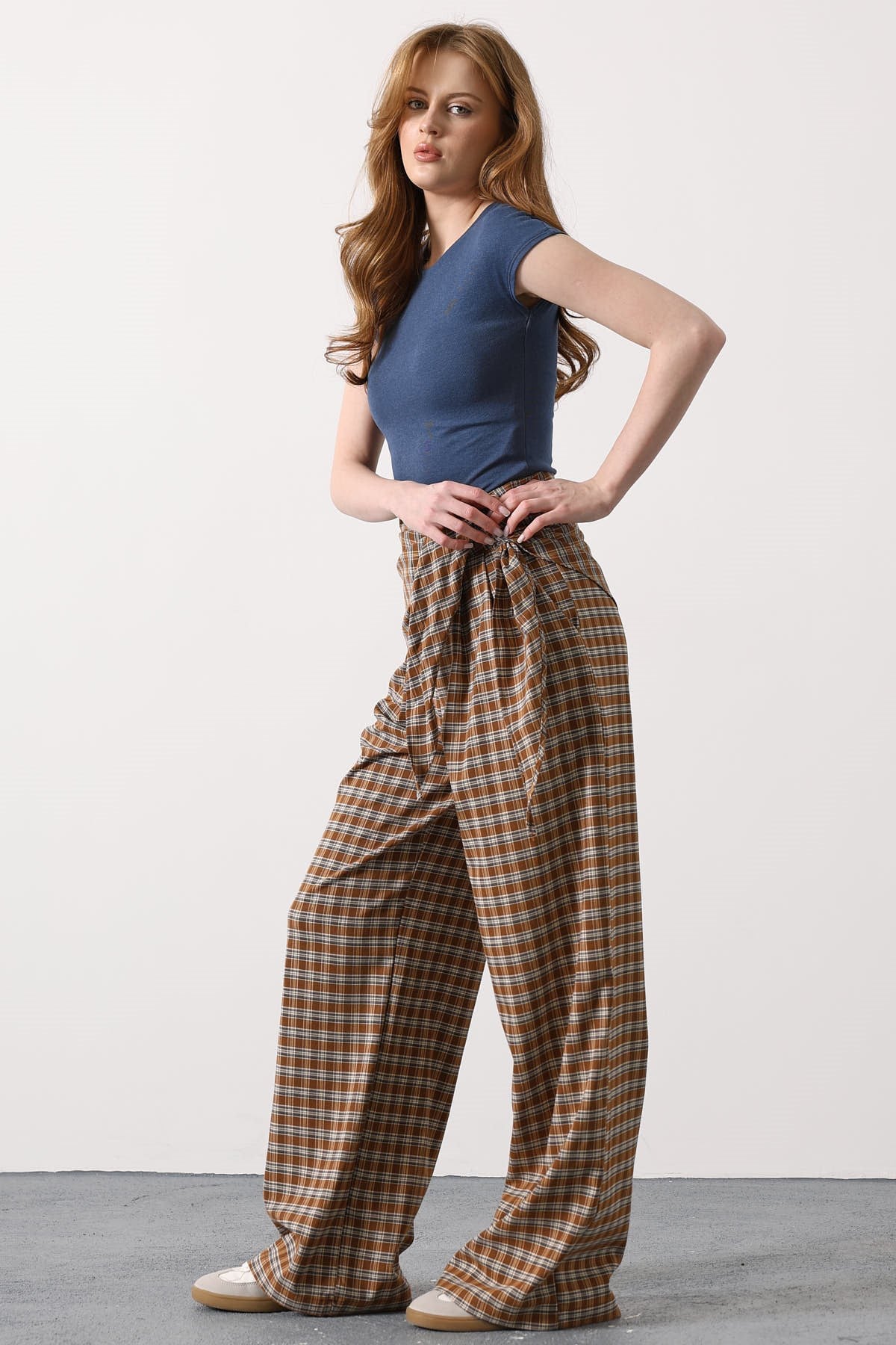 PANTALON CU LEGARE ȘI DESEN ECOZAL - MARO - GRI