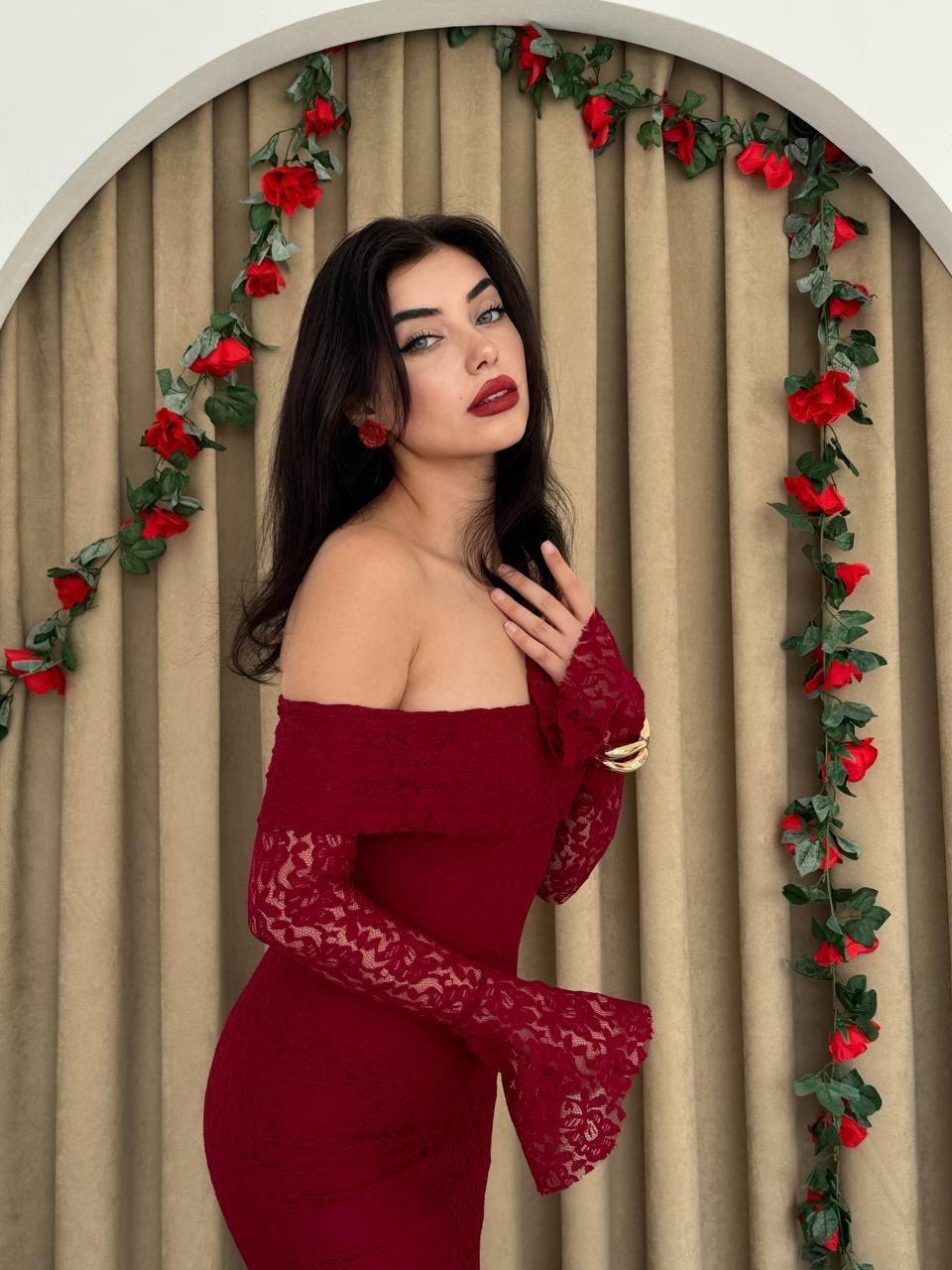 Rochie Arya fără bretele din dantelă