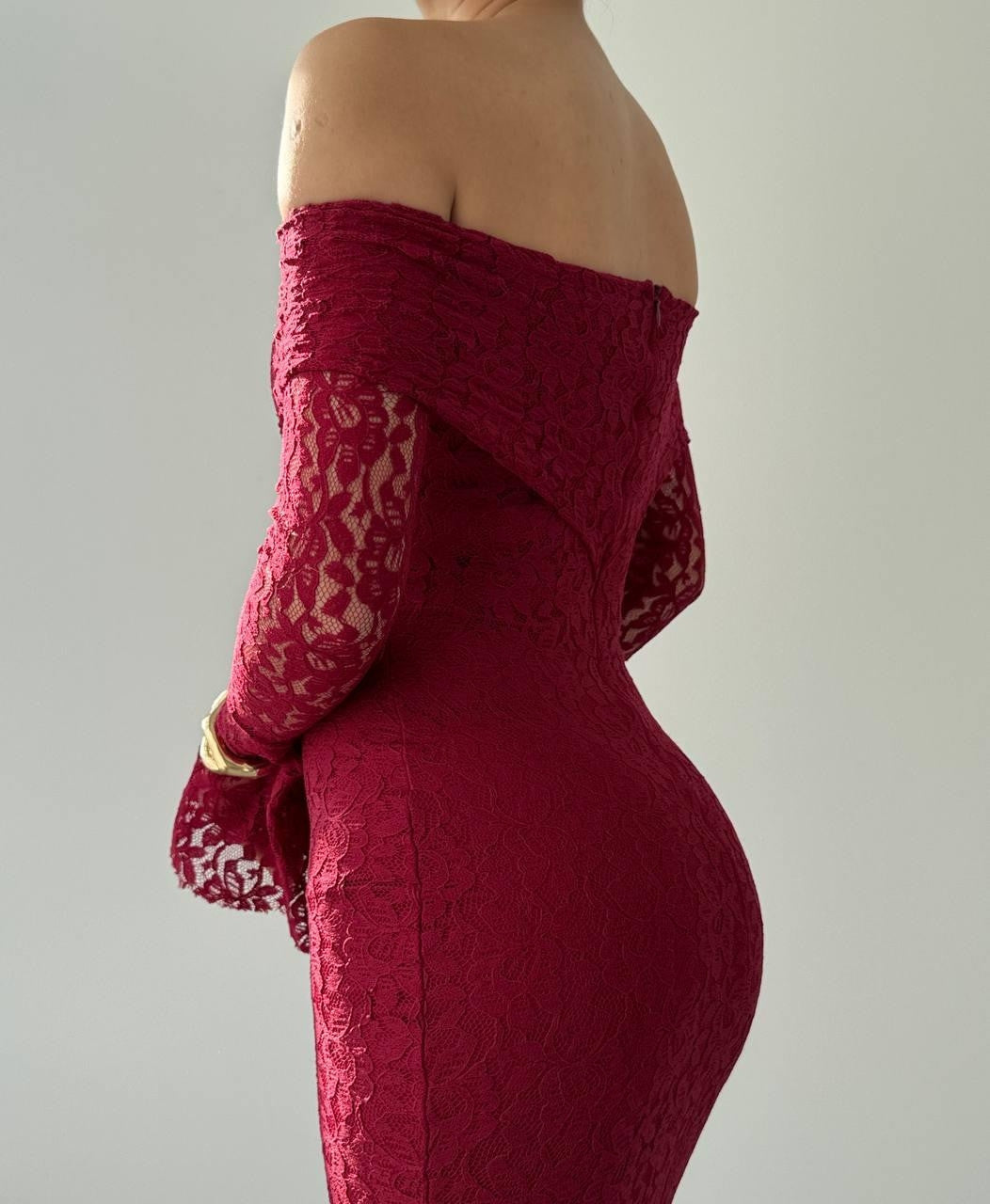 Rochie Arya fără bretele din dantelă
