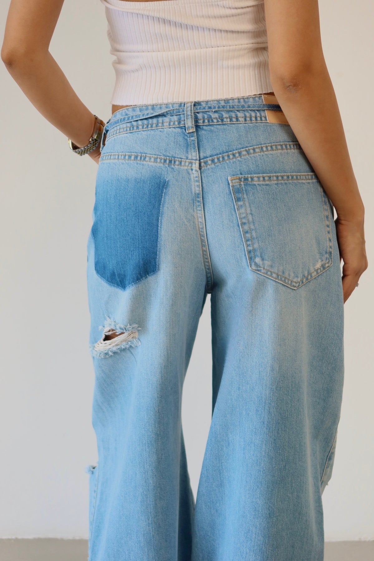 Pantaloni Jean Baggy Light Blue cu Talie Înaltă, Tăiere Laser și Buzunar Spate Unic