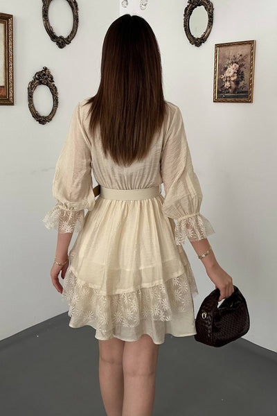 Bej Önü Patlı Dantelli Elbise