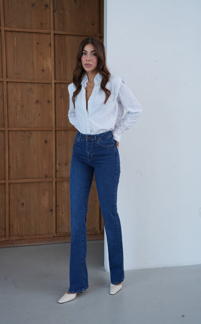 Pantaloni din denim albastru închis, cu talie înaltă și croi flare ¾