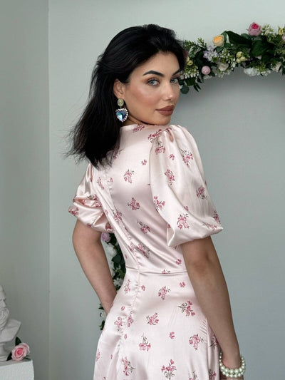 Rochie cu detalii transparente și sârmă