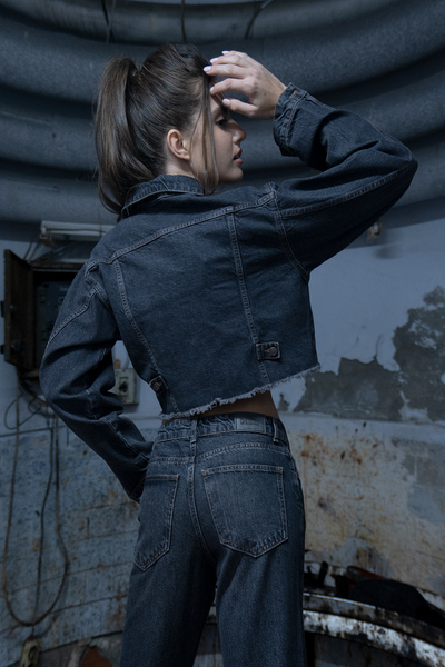 Jachetă din denim maro cu detalii la buzunare