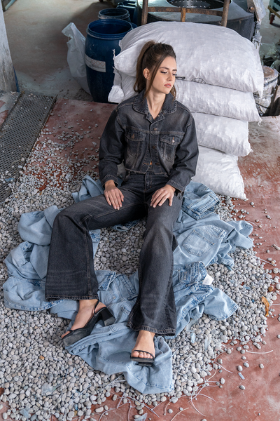 Jachetă din denim maro cu detalii la buzunare