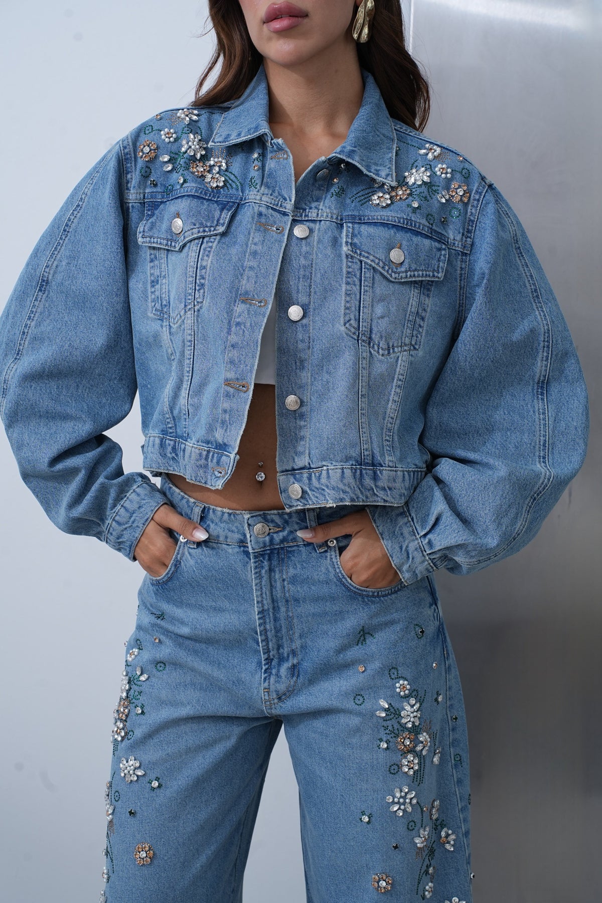 Jachetă denim bej cu detalii încrustate cu pietre