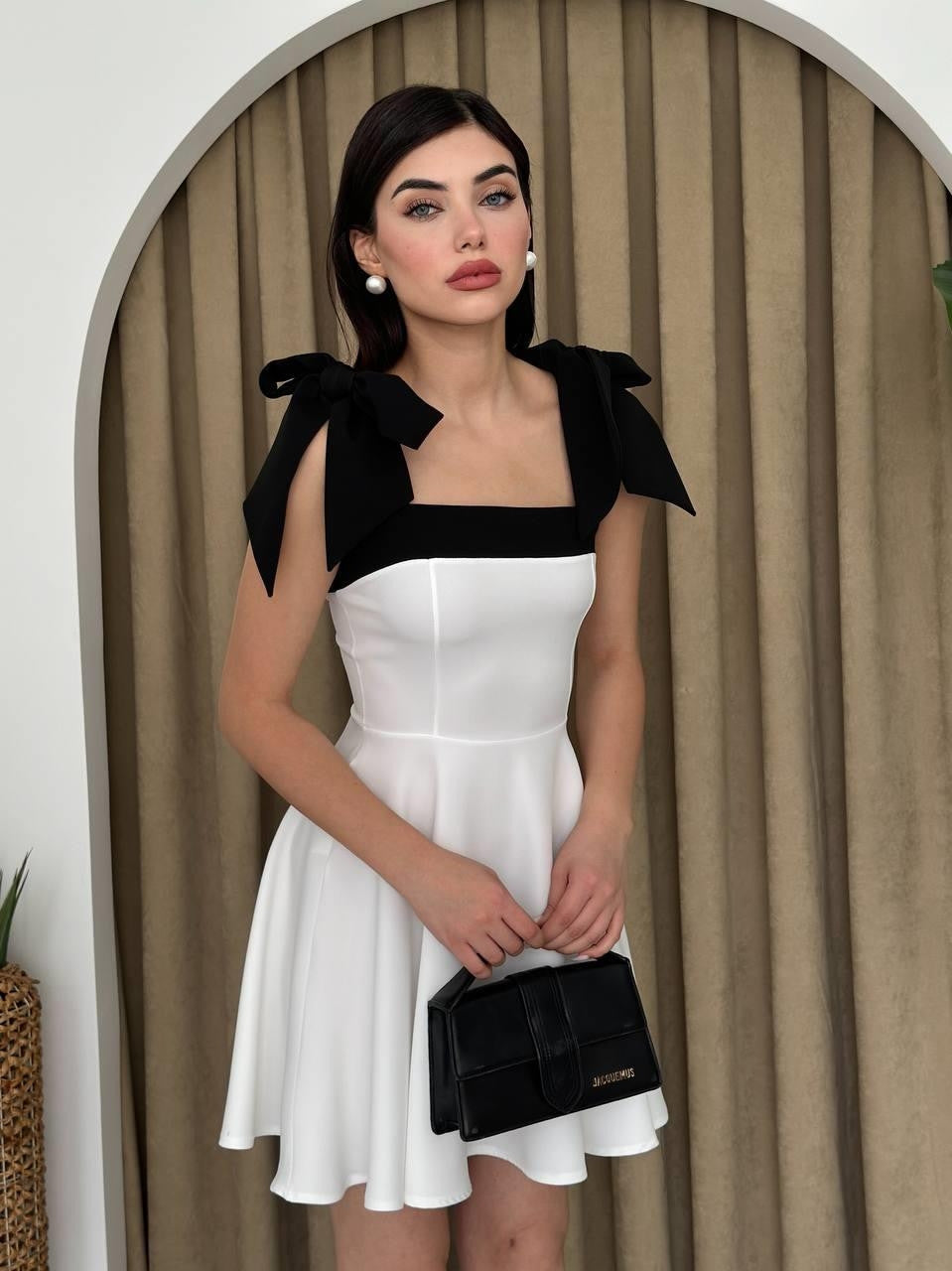 Rochie tip clopot, cu fundă la umăr