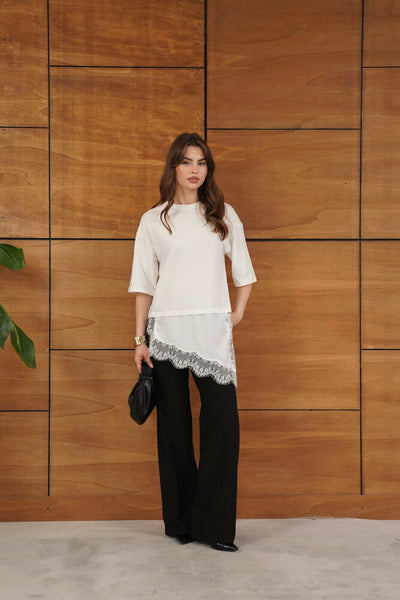 Topshow - Tricou asimetric cu detalii din dantelă și satin - Crem | D2942