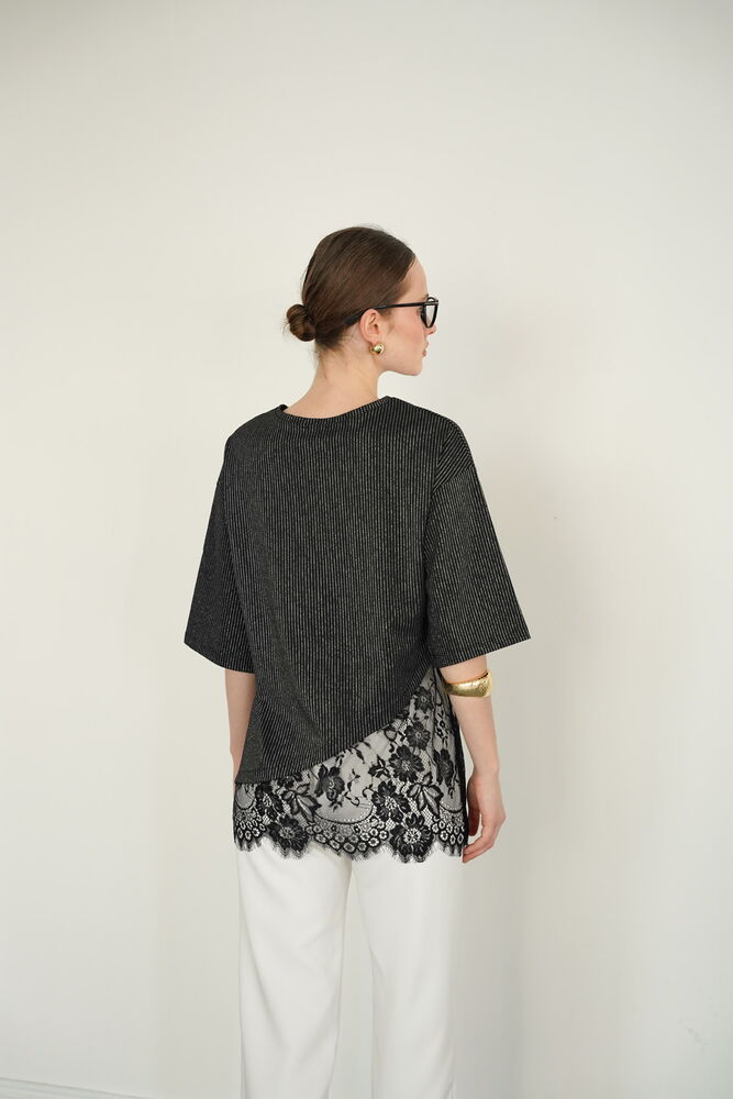Tricou cu dungi și detalii de dantelă, en-gros - Negru | D2985 - Topshow