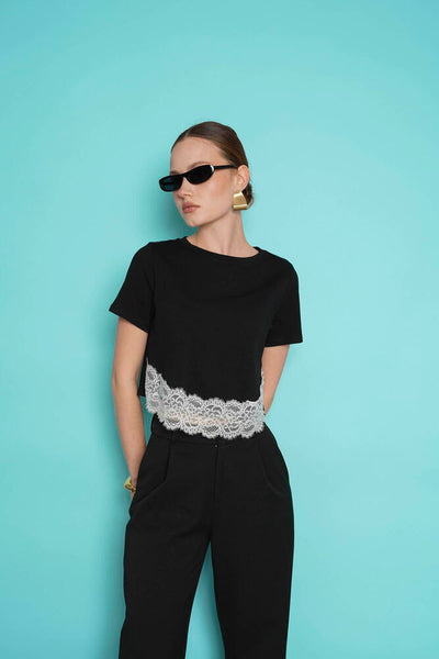 Tricou cu guler rotund și detalii din dantelă, en-gros - Negru | D3001 - Topshow