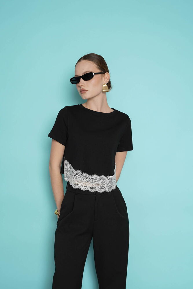 Tricou cu guler rotund și detalii din dantelă, en-gros - Negru | D3001 - Topshow
