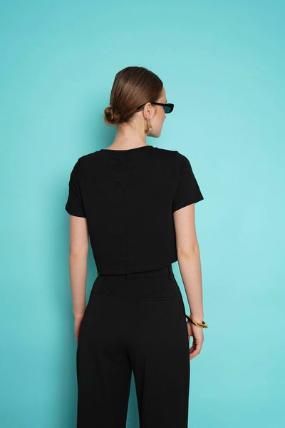 Tricou cu guler rotund și detalii din dantelă, en-gros - Negru | D3001 - Topshow