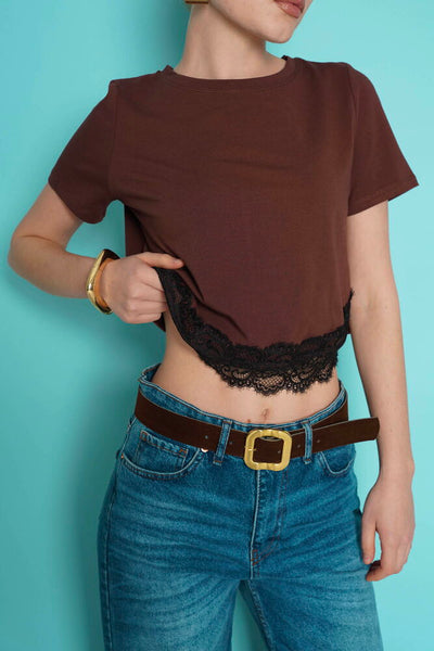 Tricou cu guler rotund și detalii din dantelă, en-gros - Cafea | D3001 - Topshow