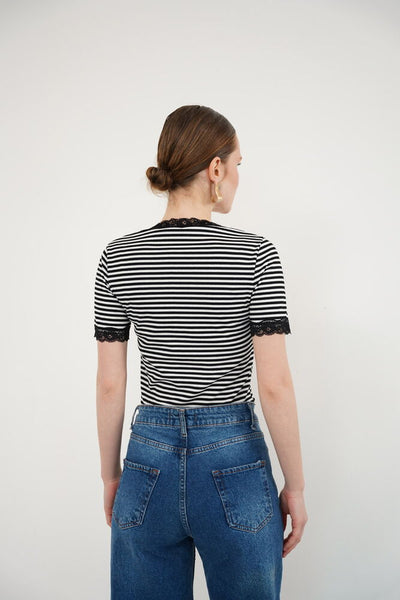 Lace Trim Cuffs and V-Neck Wholesale T-Shirt - Black | D3006 - Topshow