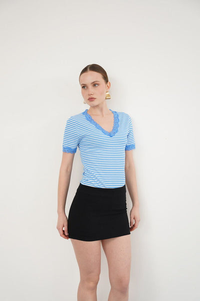 Tricou cu guler și manșete cu dantelă, decolteu în V, en-gros - Albastru | D3006 - Topshow