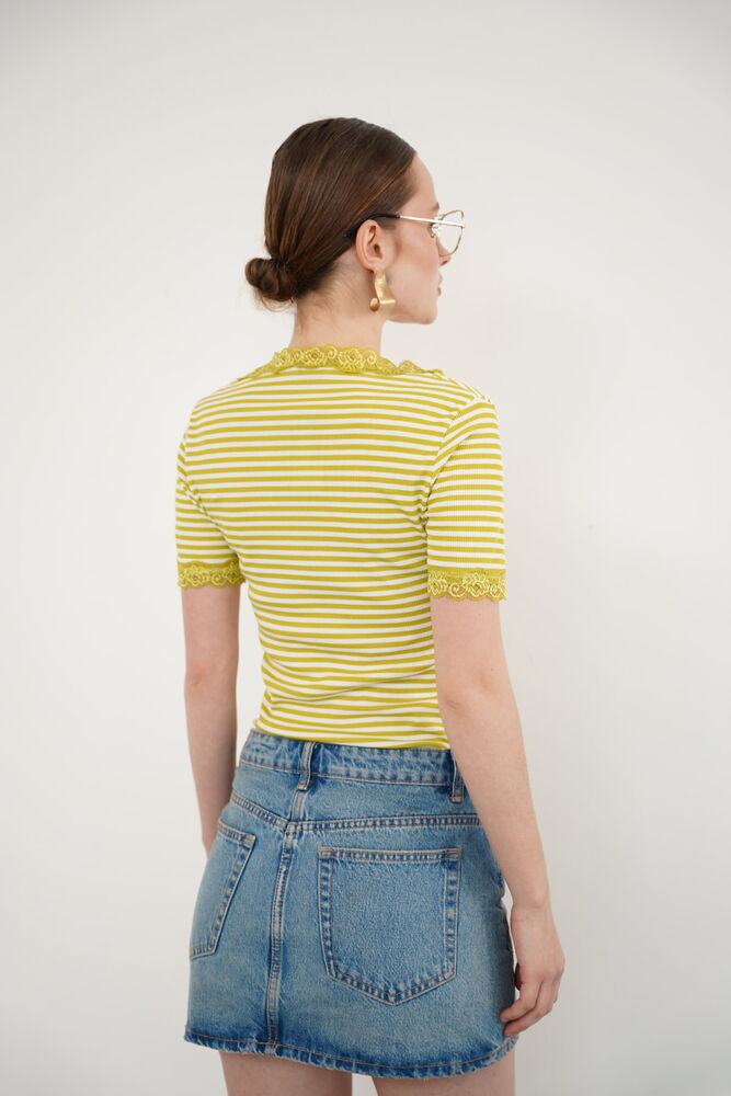 Tricou cu guler și manșete cu dantelă, decolteu în V, en-gros - Verde măsliniu | D3006 - Topshow