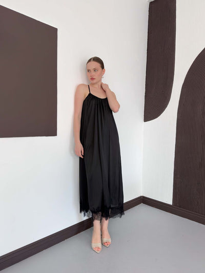Rochie din satin cu detaliu din dantelă - Negru | D3022 Topshow