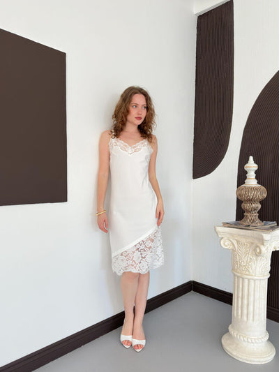 Rochie D 3043 cu bretele și detaliu din dantelă - Crem