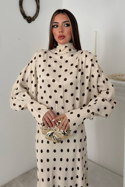 Rochie din satin alb-gălbui cu buline