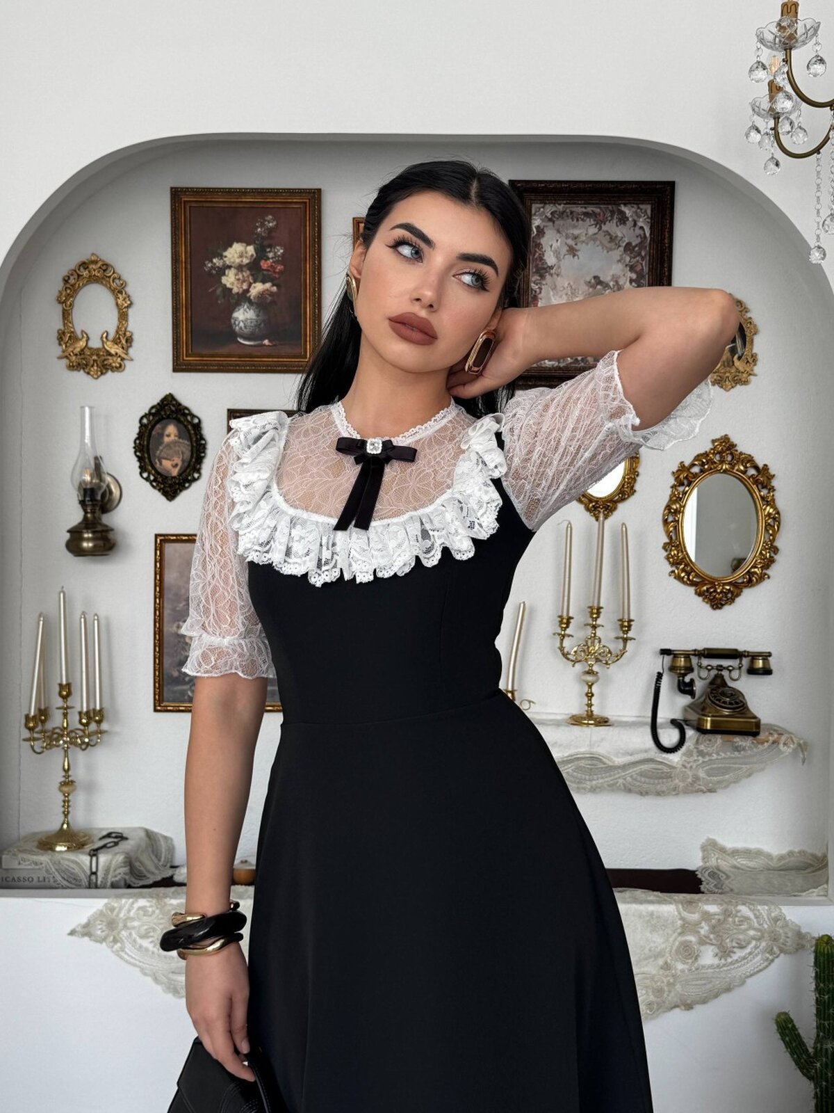 Rochie Esane cu detalii broșă
