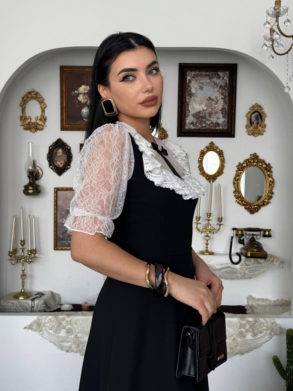 Rochie Esane cu detalii broșă