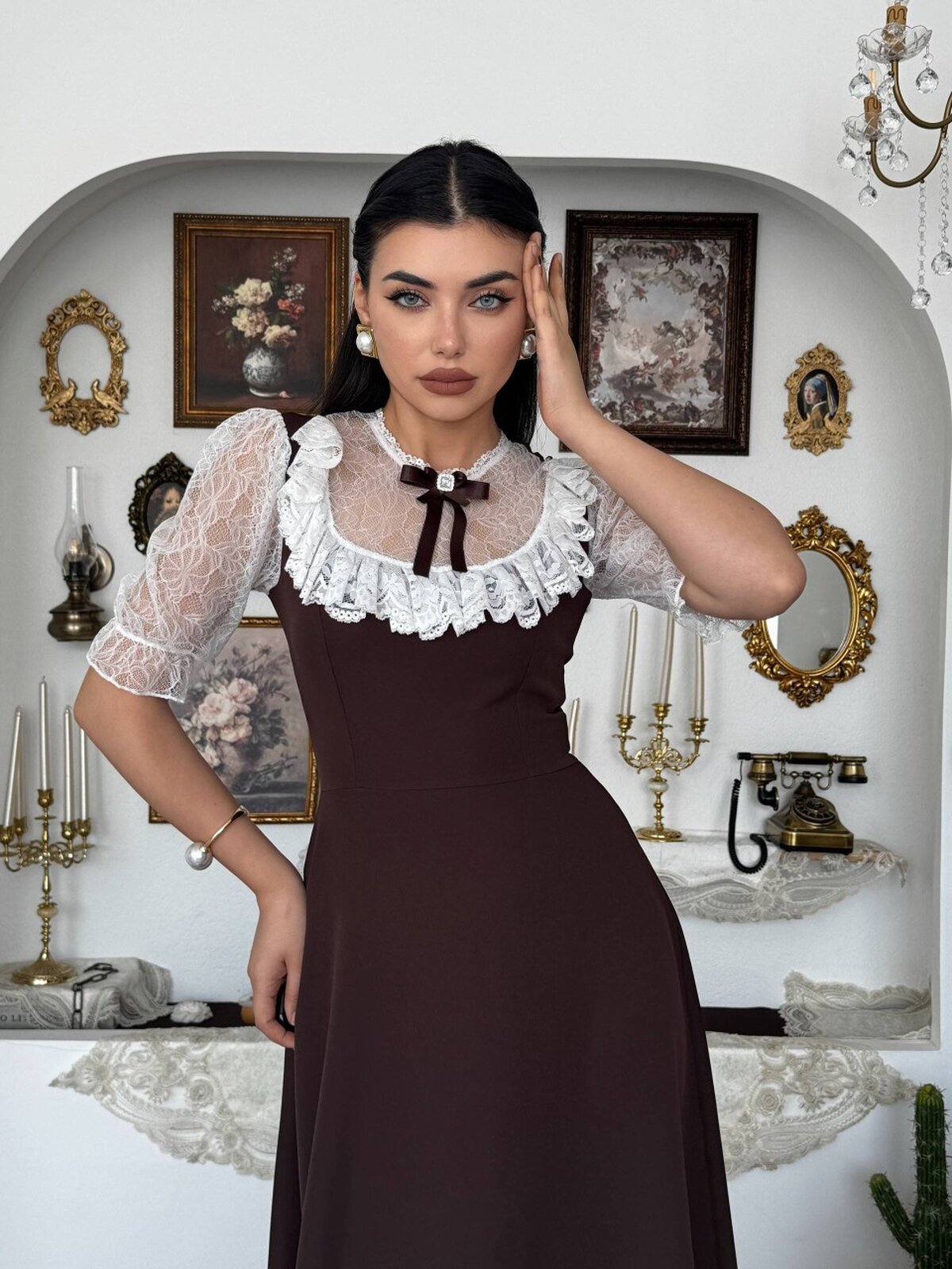 Esane Broş Detaylı Elbise