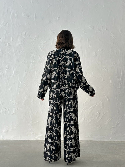 Jachetă cu fermoar și broderie florală - Neagră