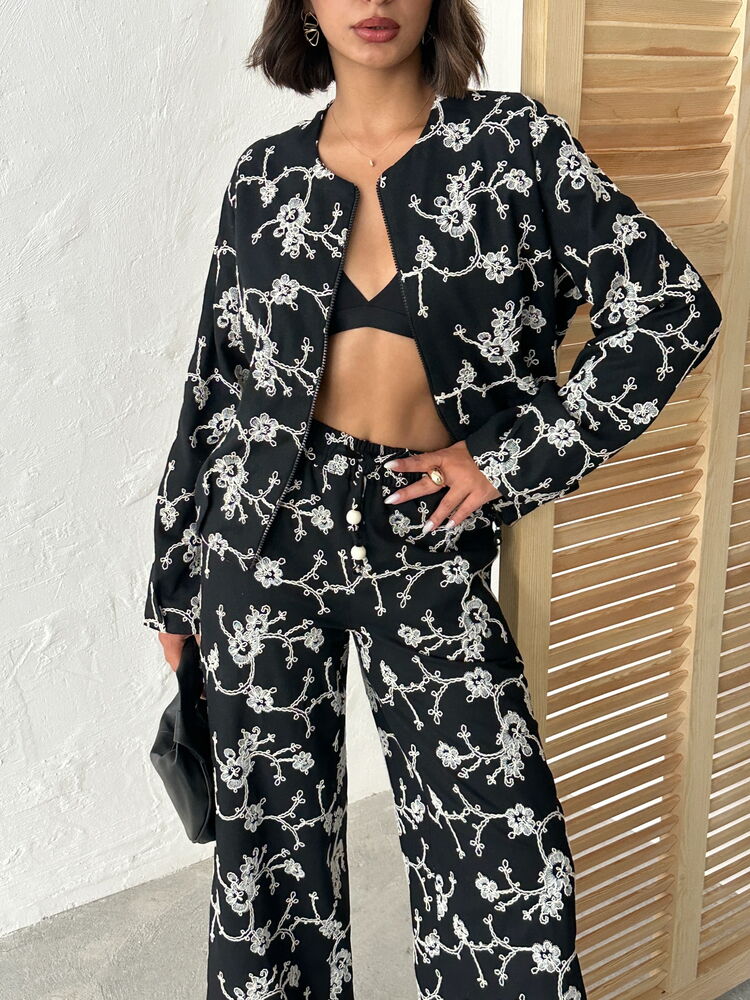 Jachetă cu fermoar și broderie florală - Neagră
