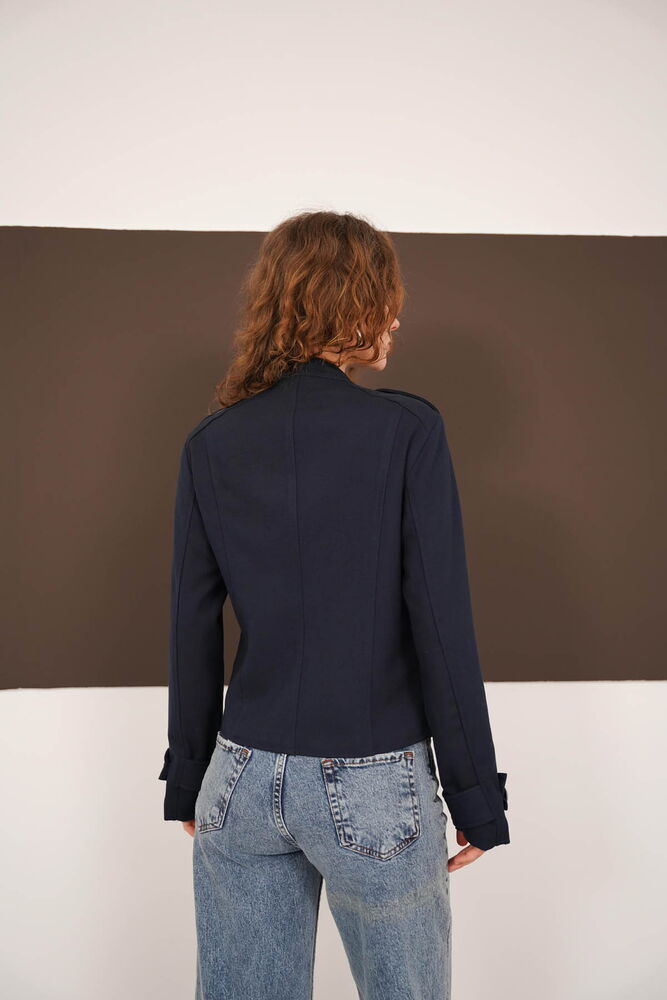 Jachetă cu guler înalt și epoleți la umeri și manșete - Bleumarin | F2097 - Topshow
