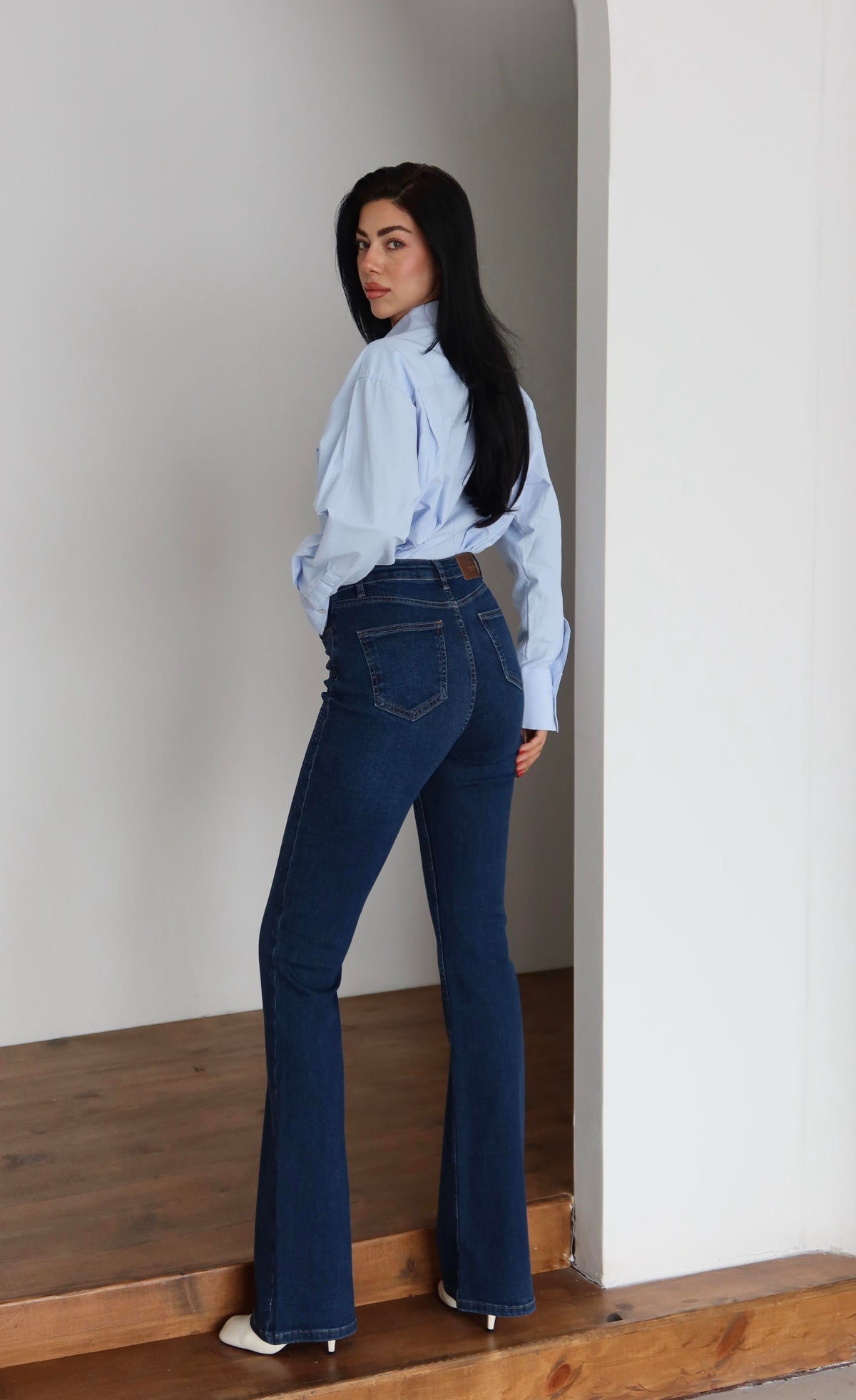 Pantalon Jean Albastru Închis Talie Înaltă Semi-Cărări Spaniole Detaliu Piatră
