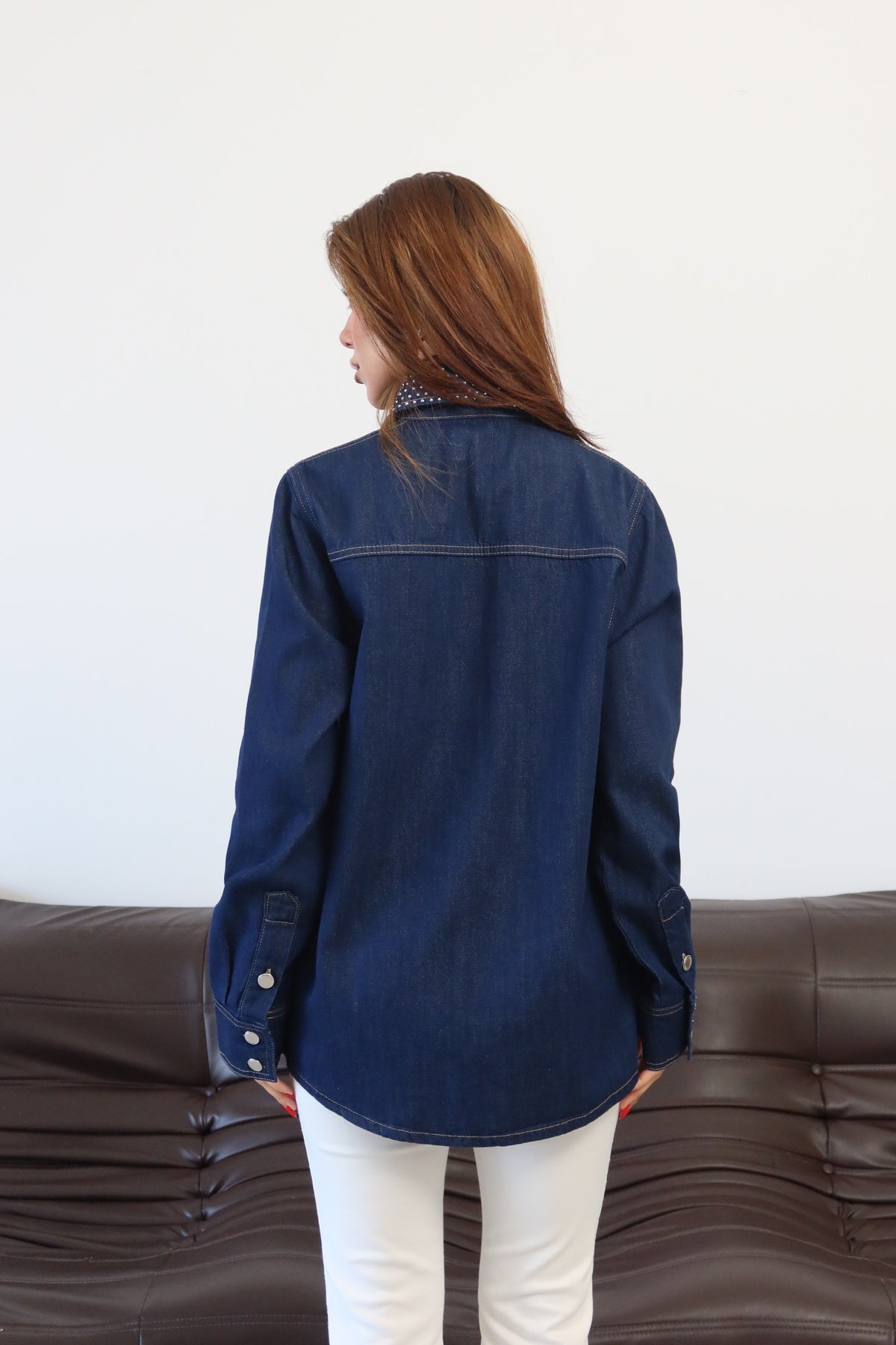 Cămașă din denim pentru femei cu guler și buzunar, detalii cu pietre