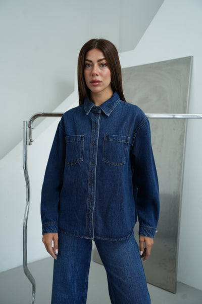 Cămașă din denim albastru închis cu guler detașabil, ornamente cu pietre și detalii la buzunare